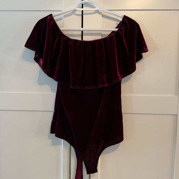 Off Shoulder Velvet Bodysuit - Picture 1 of 2